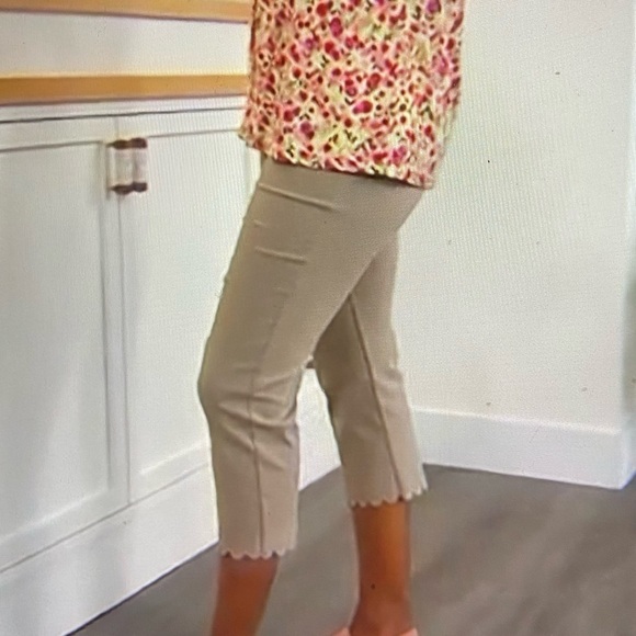 Nina Leonard Pants - Nina Leonard Pull On Stretch Crop Pant Scalloped Hem Tan Small Casual New